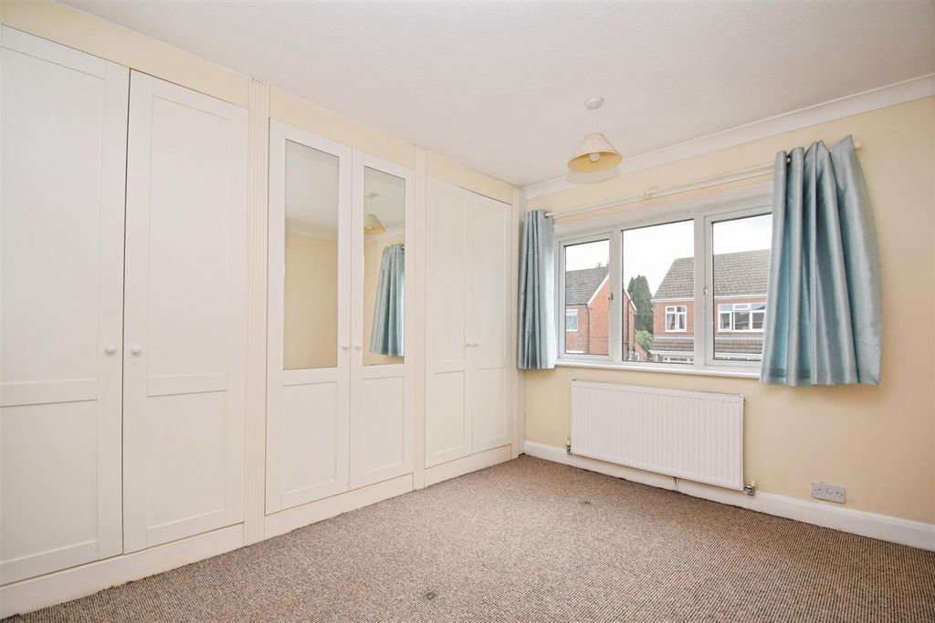 Property photo 3 of 11 Bedroom 1