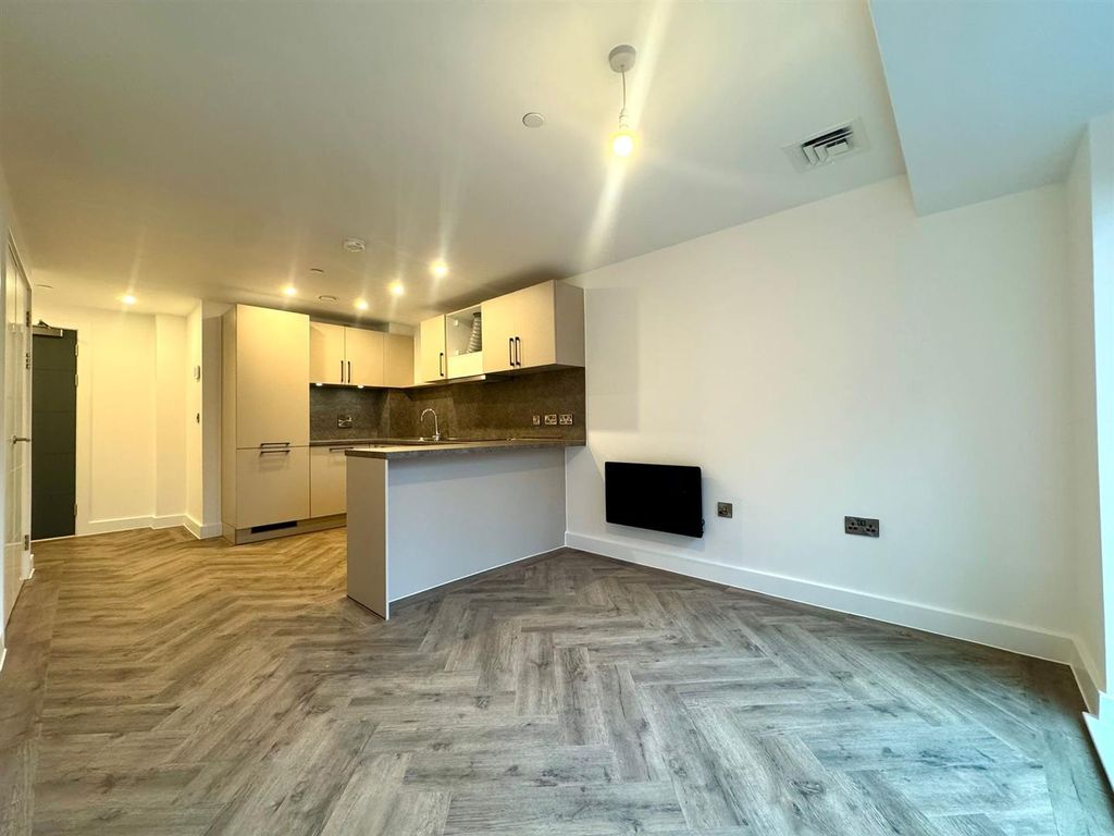 Property photo 3 of 8 Lounge.Jpeg