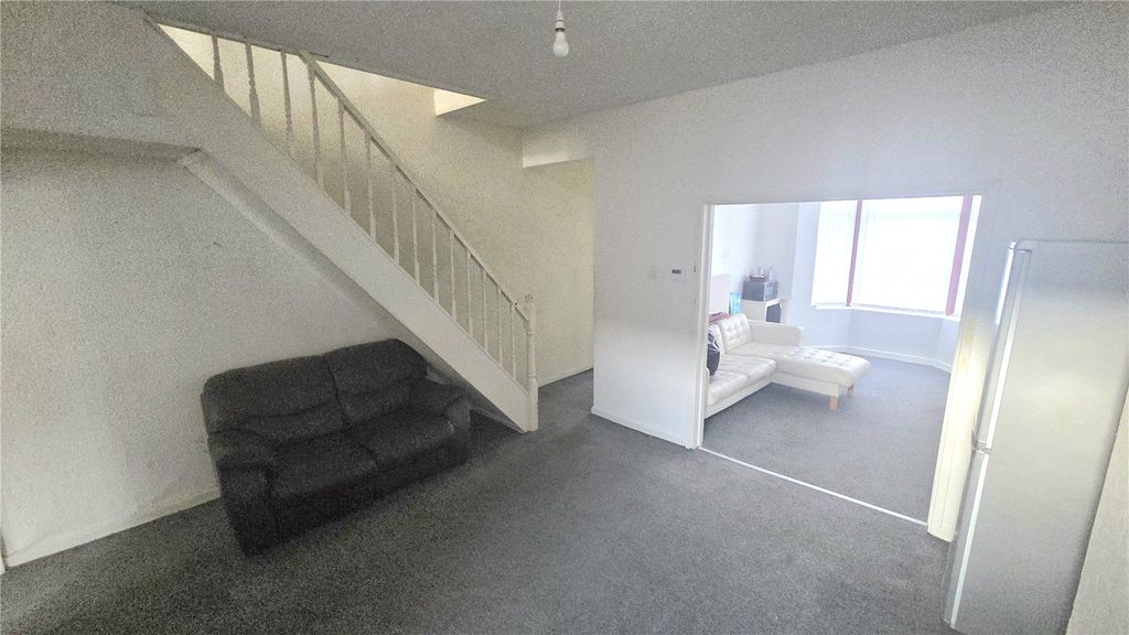 Property photo 3 of 12 Picture No. 11