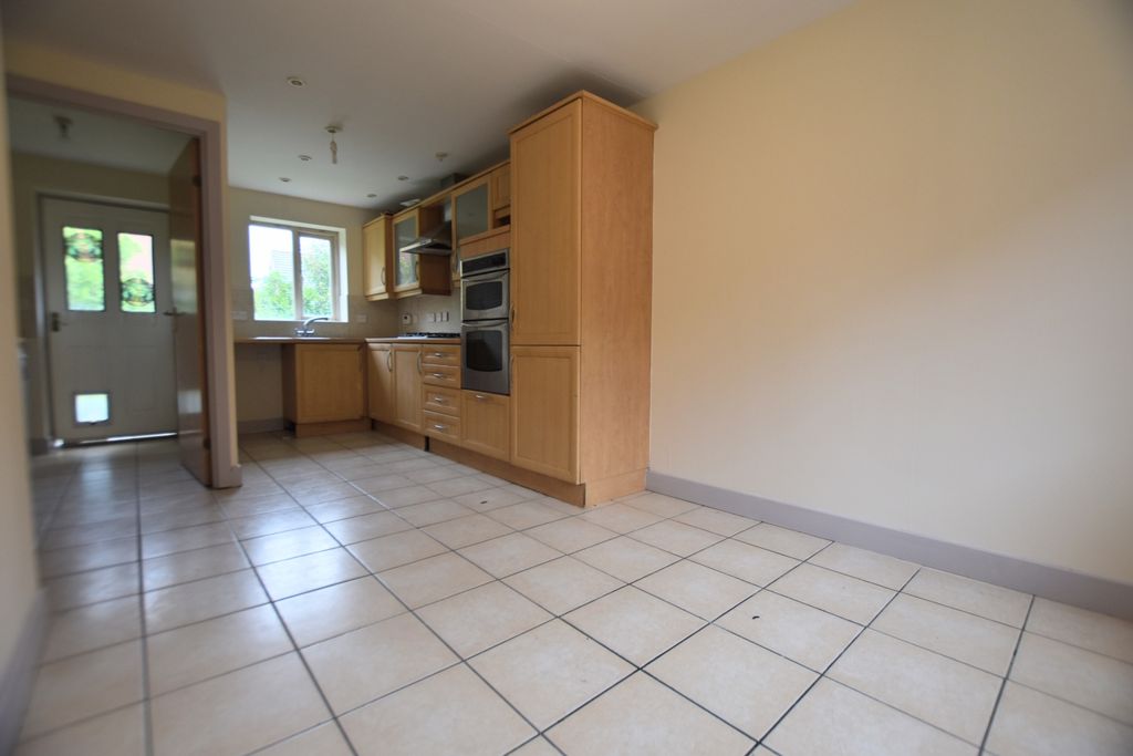 Property photo 2 of 20 2 Cadeby Court Kitchen