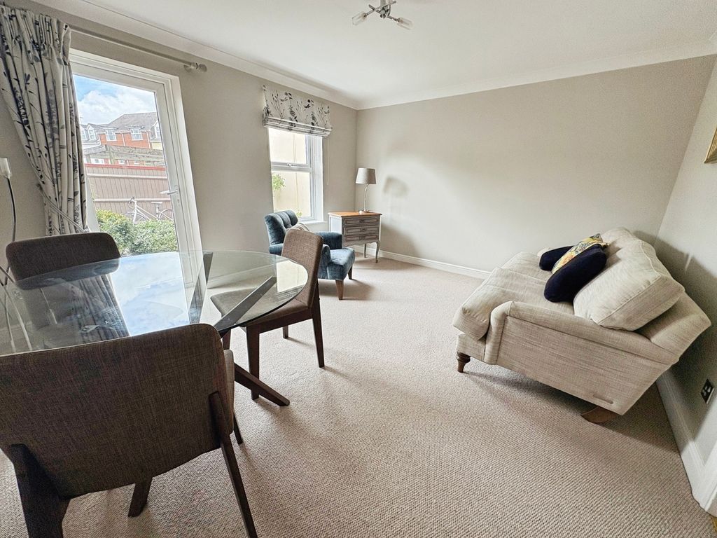 Property photo 2 of 12 Pbox-Img.Jpg