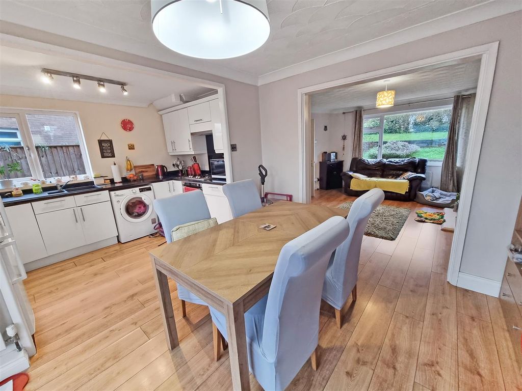 Property photo 2 of 13 90722.Jpg