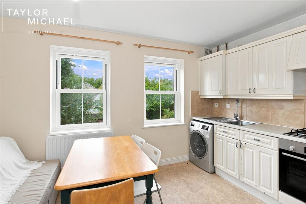Property photo 3 of 18 Kitchen / Living Room