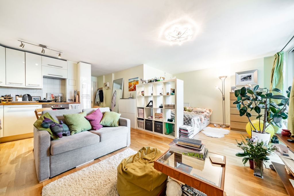 Property photo 3 of 12