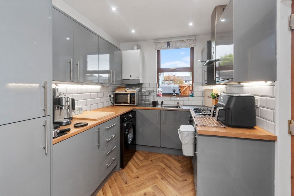 Property photo 3 of 24