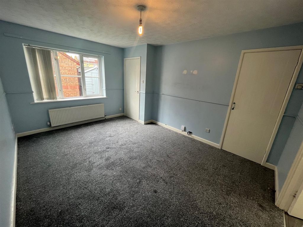 Property photo 3 of 14 Lounge 2 (New).Jpg