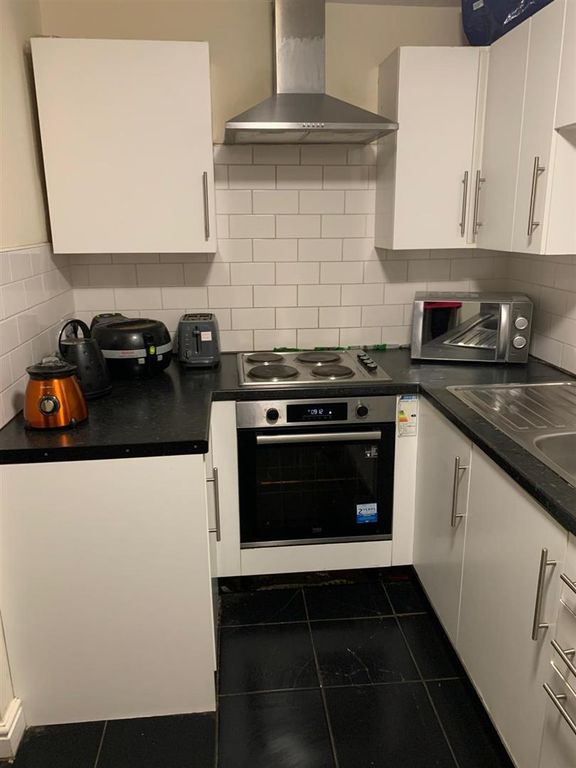 Property photo 1 of 7 Communal Kitchen