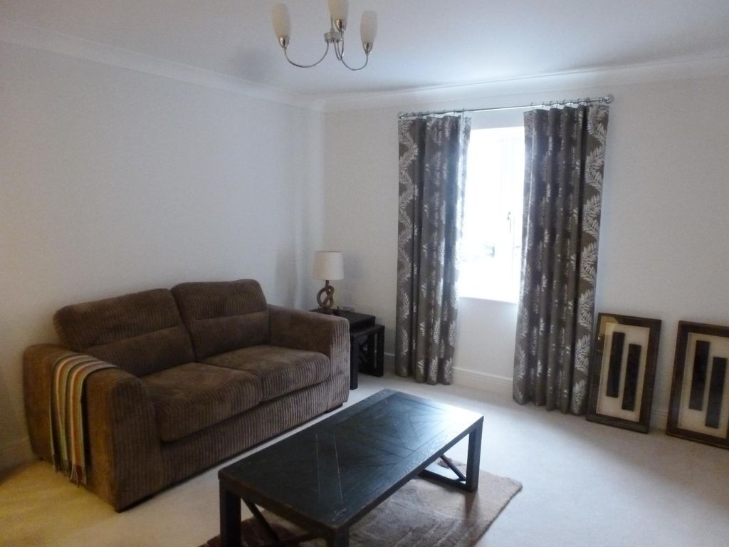 Property photo 3 of 7 Living Room