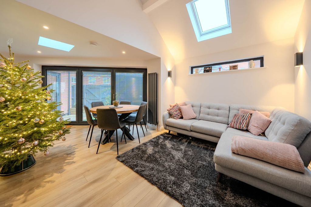 Property photo 2 of 23 Picture No. 11