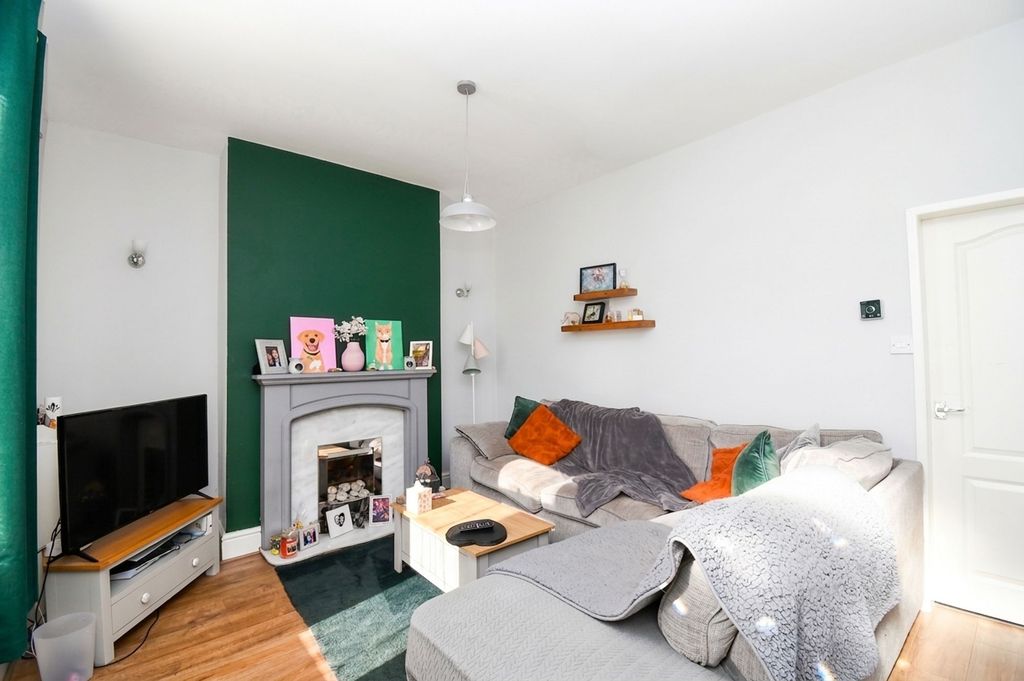 Property photo 2 of 9