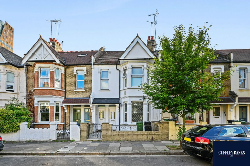 Property photo 1 of 11 57 Eynham Road, Shepherds Bush, London, W12 0Hb