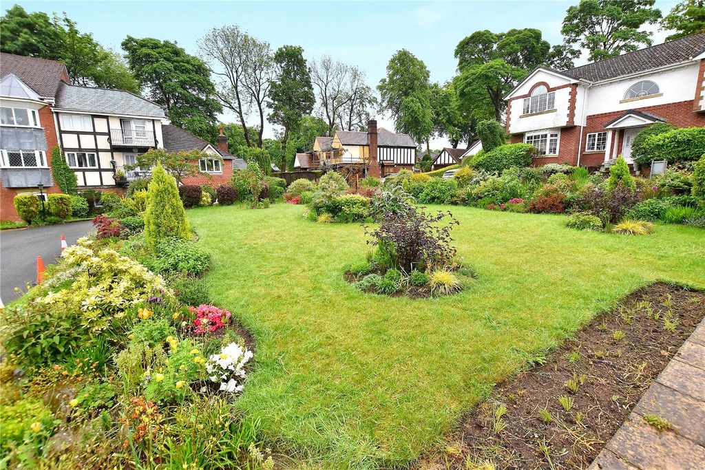 Property photo 1 of 16 Communal Gardens