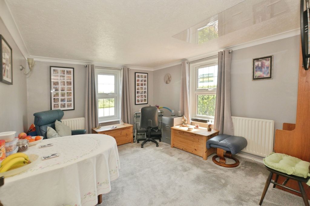 Property photo 3 of 20 Pbox-Img.Jpg