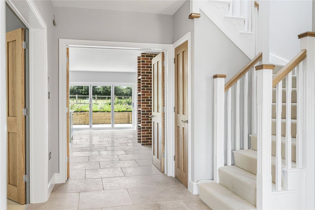 Property photo 3 of 20 Entrance Hall