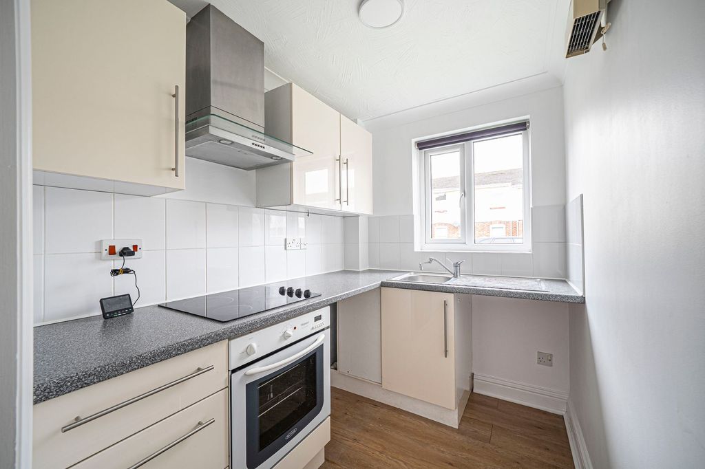 Property photo 2 of 19 Kitchen