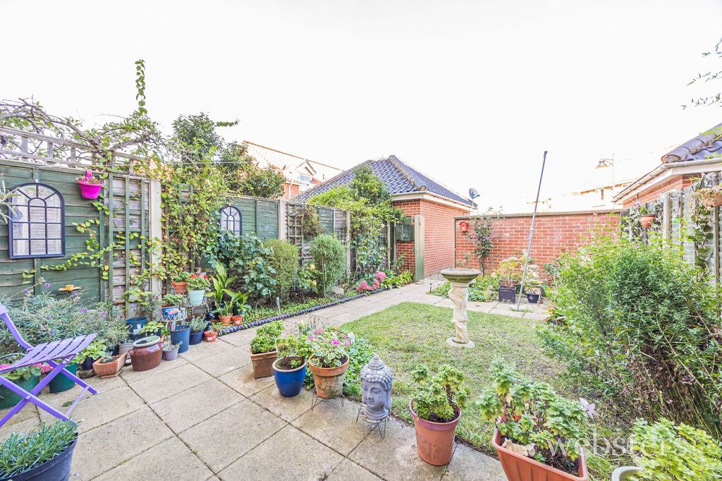 Property photo 2 of 28