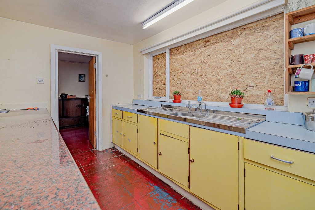 Property photo 3 of 12 Kitchen