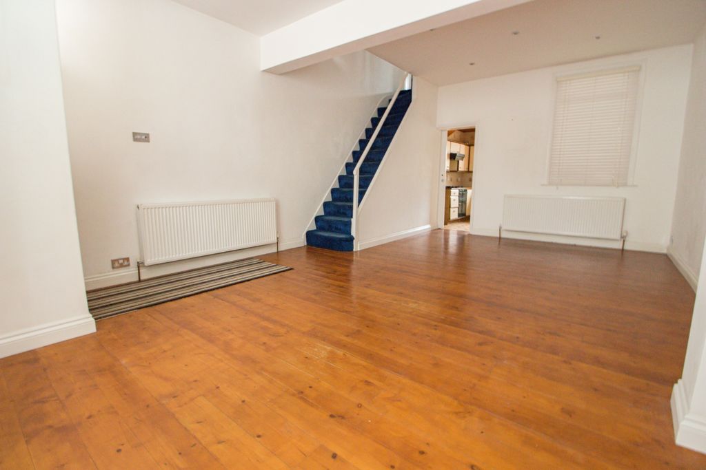 Property photo 3 of 10 Photo 6