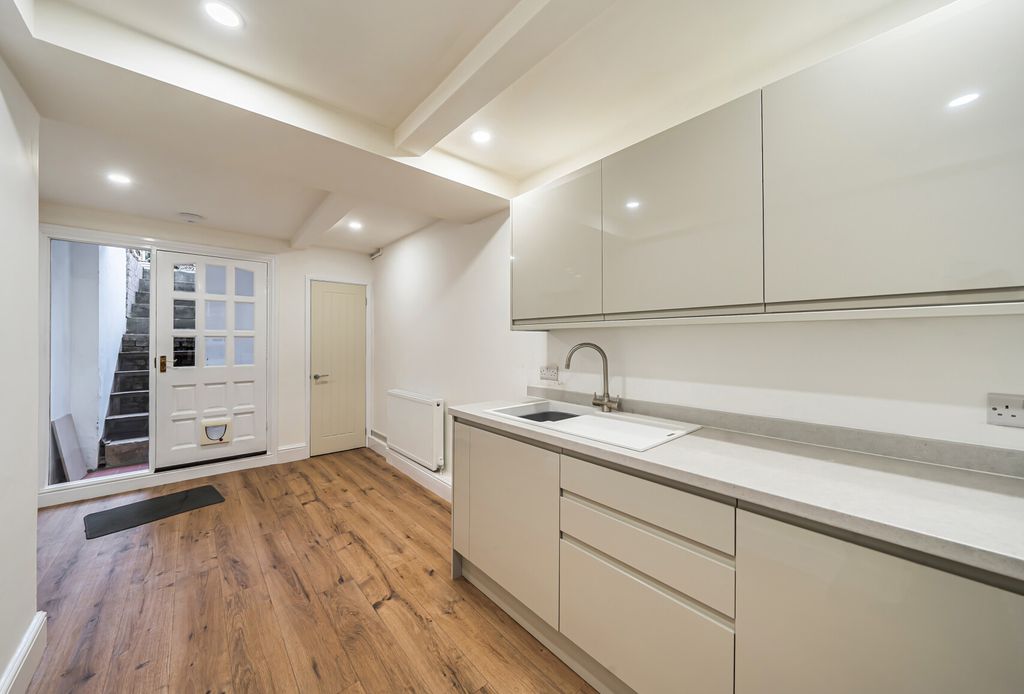 Property photo 3 of 12 1415265-6-6993225...