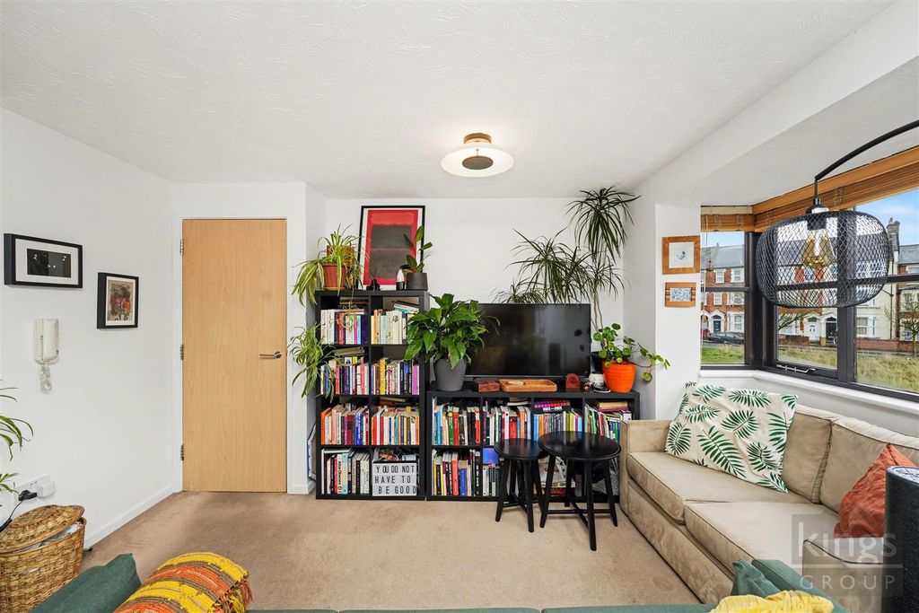 Property photo 2 of 12 Living Room