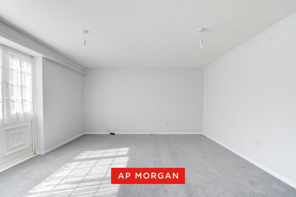 Property photo 2 of 17 Picture No. 12