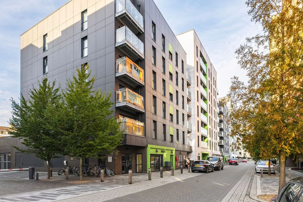 Property photo 1 of 17