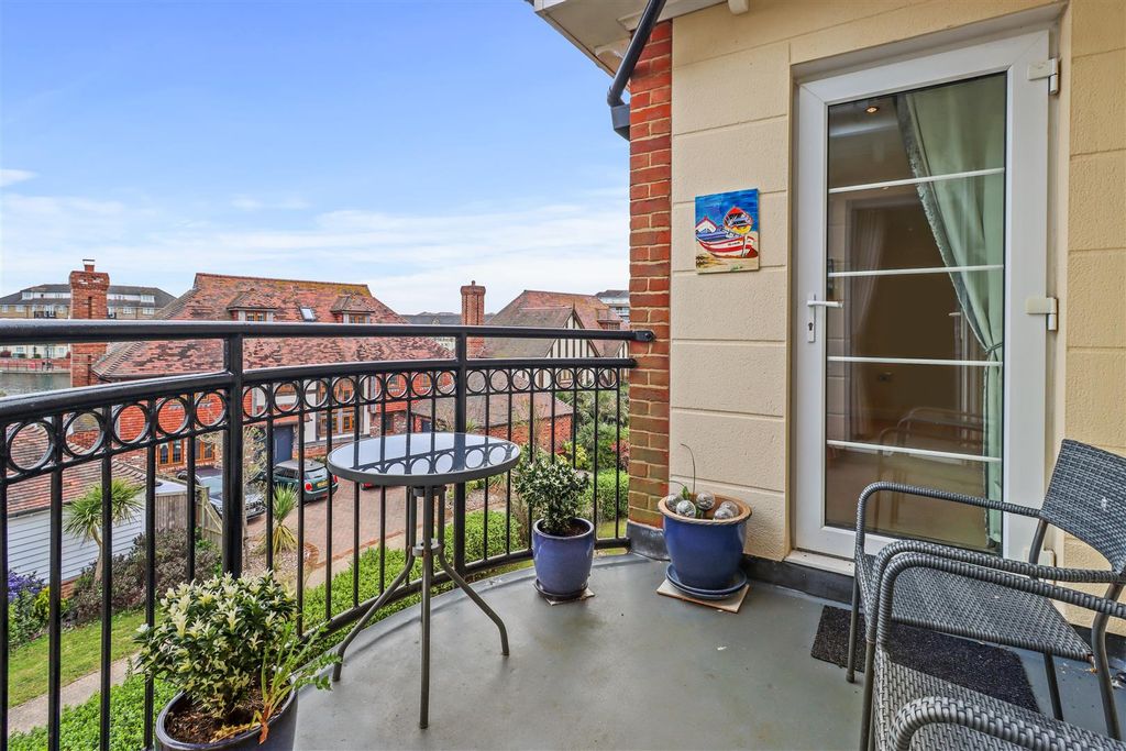 Property photo 2 of 28 Balcony