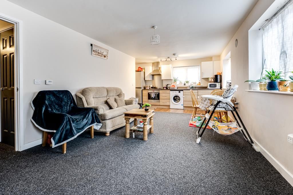 Property photo 3 of 13 Flat 7 Charles Court, Railway View, Kettering -6.J