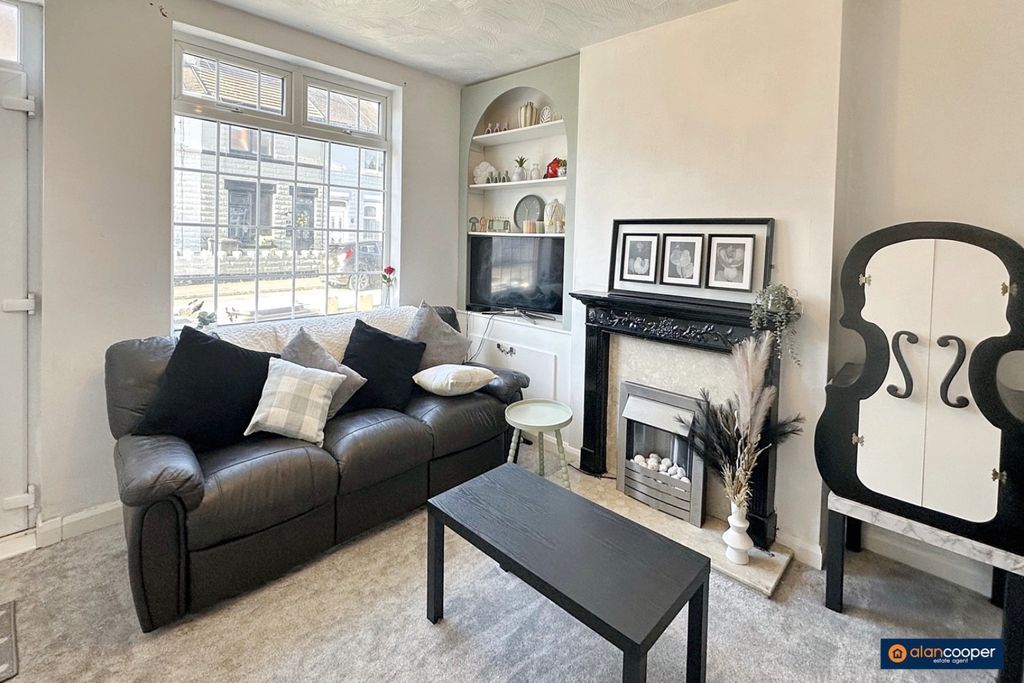 Property photo 2 of 10 4545324