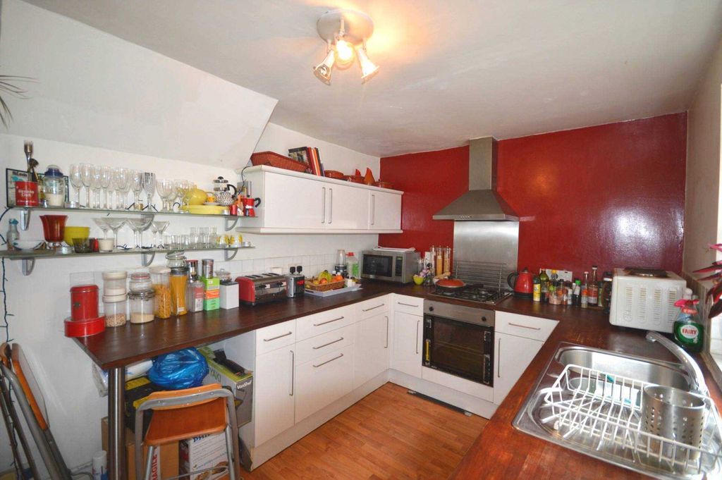 Property photo 3 of 21