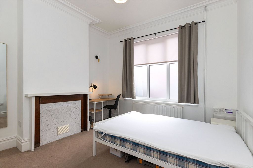 Property photo 1 of 11 Room 1