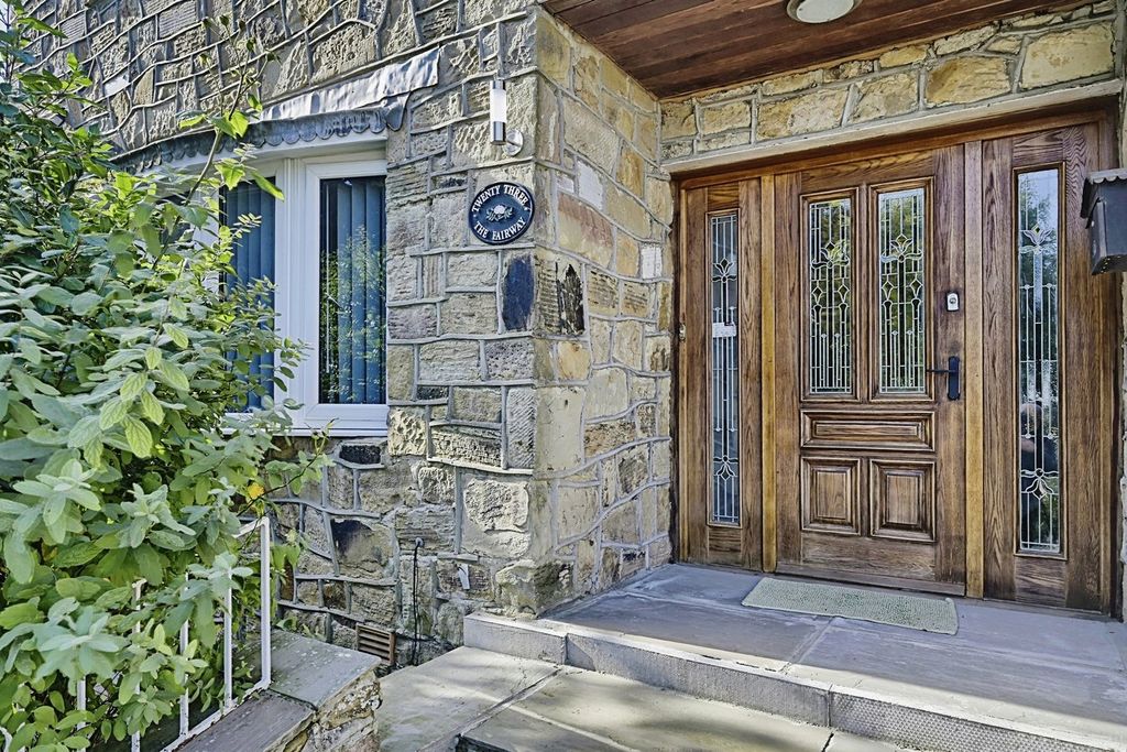 Property photo 2 of 28