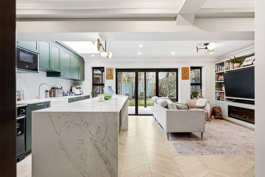 Property photo 2 of 14 Picture No. 12