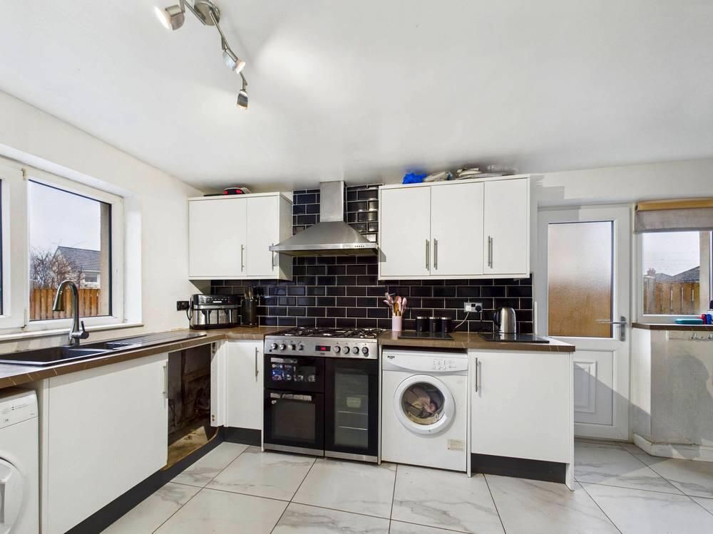 Property photo 2 of 12 Kitchen