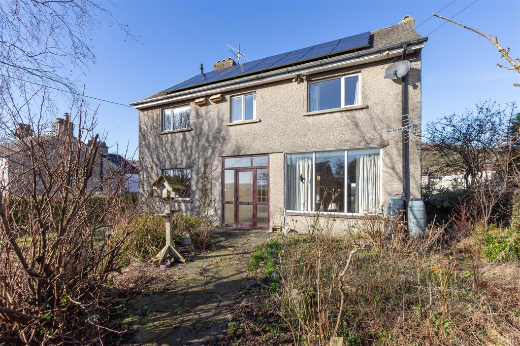 Property photo 2 of 34