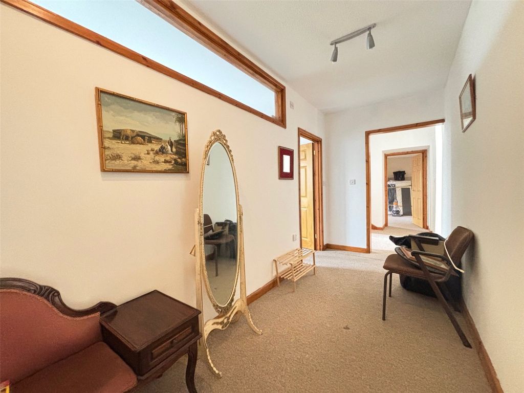 Property photo 2 of 14 Picture No. 17