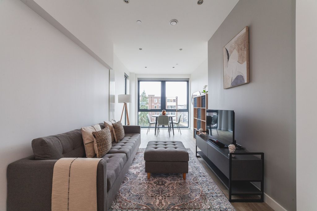 Property photo 1 of 26 Living Room