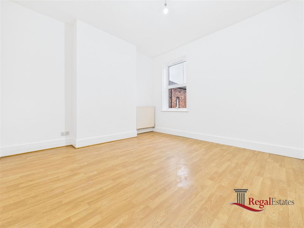 Property photo 2 of 8 Cam02489G0-Pr0242-Still008.Jpg