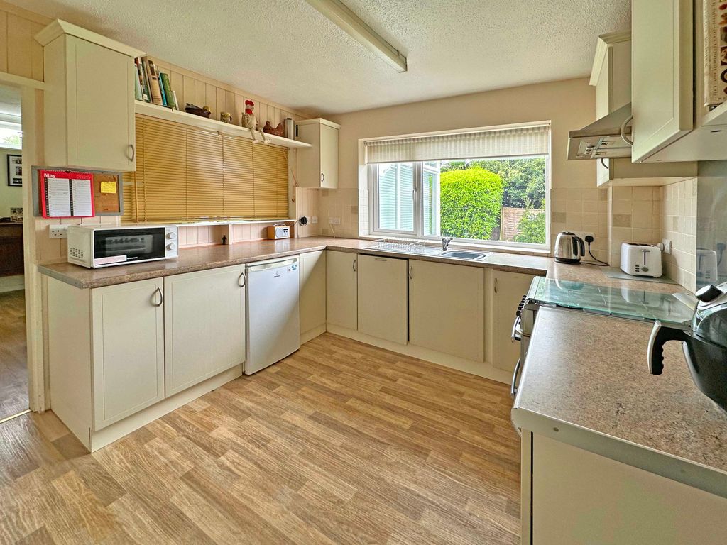 Property photo 2 of 7 5 Kitchen A