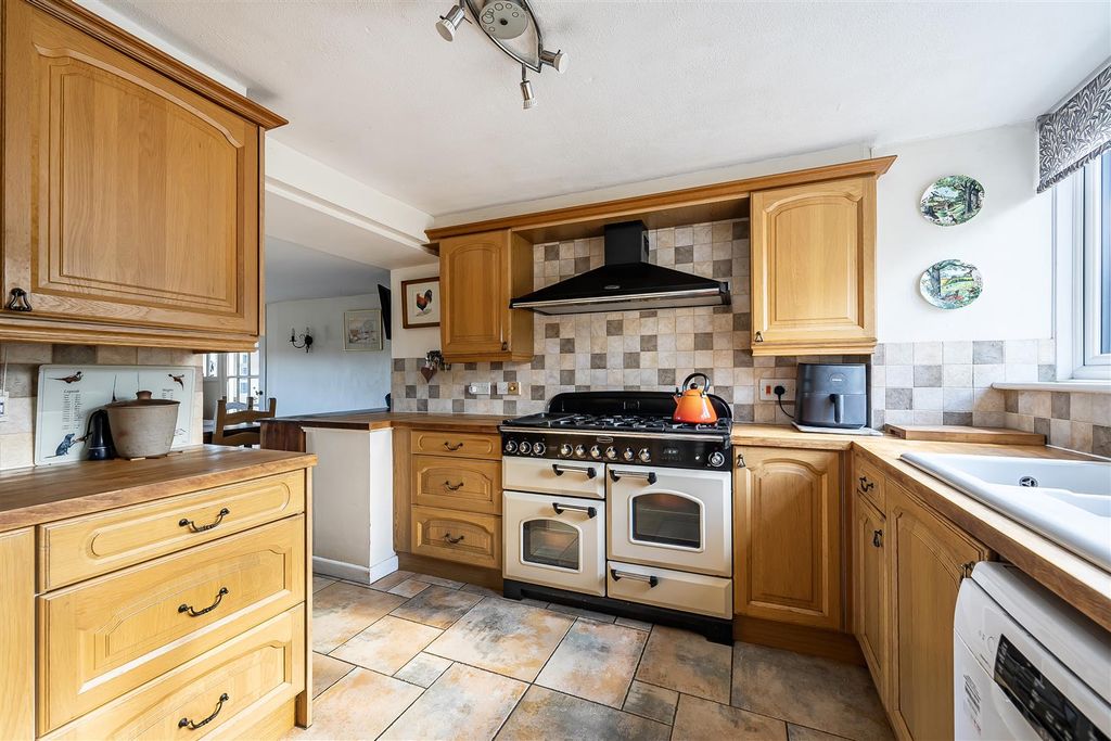 Property photo 3 of 37 Kitchen