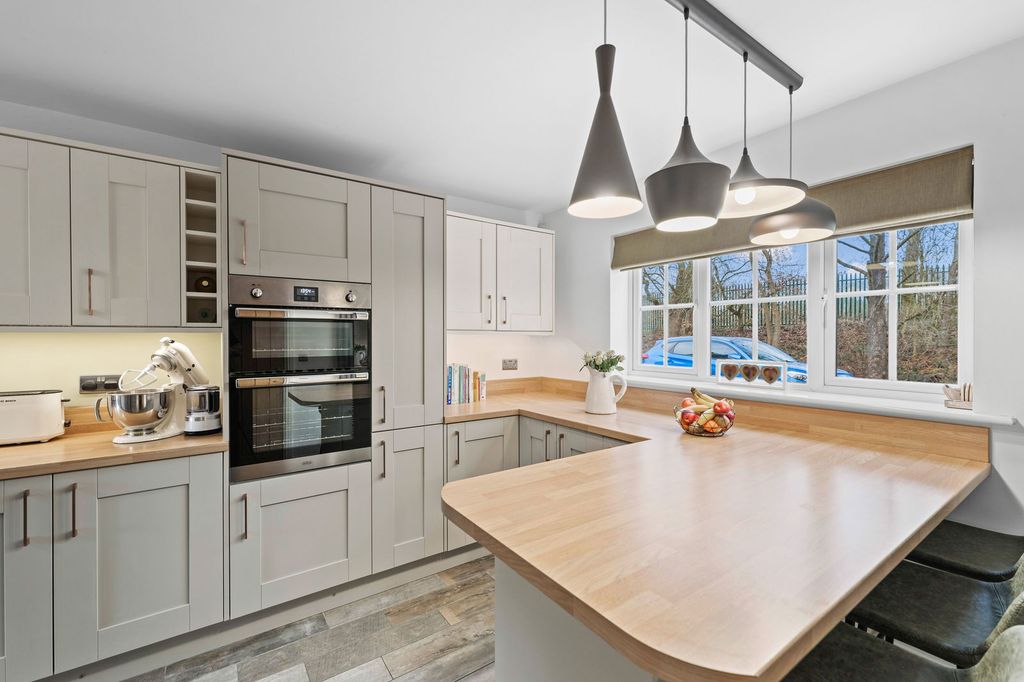 Property photo 3 of 38