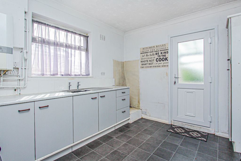 Property photo 3 of 11 Kitchen/Breakfast Room
