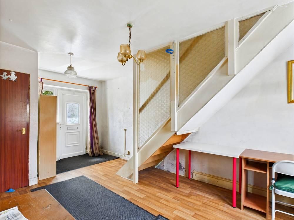 Property photo 3 of 14 Hallway