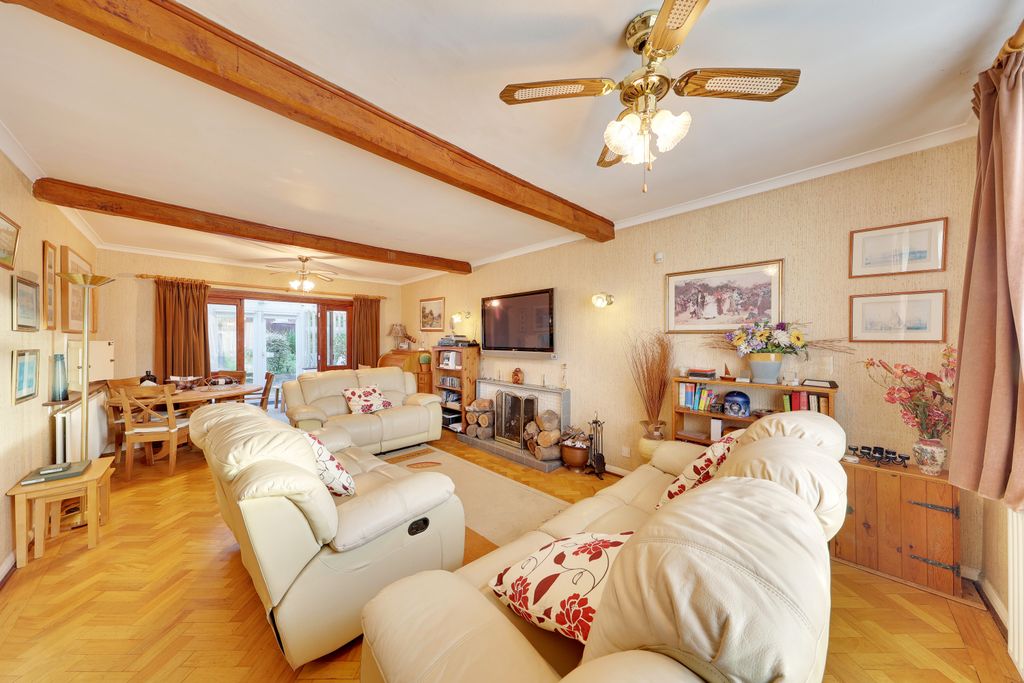 Property photo 2 of 19