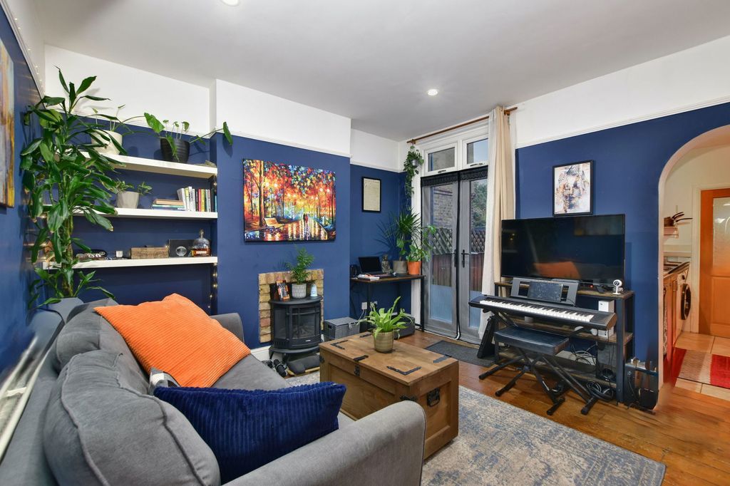 Property photo 3 of 11