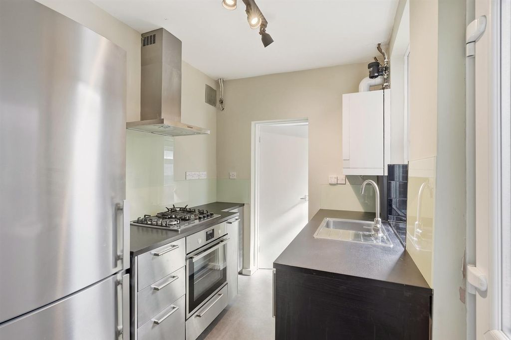 Property photo 3 of 18 107-Portlandst-010.Jpg