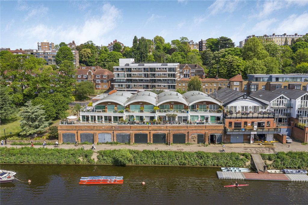 Property photo 1 of 19 Exterior