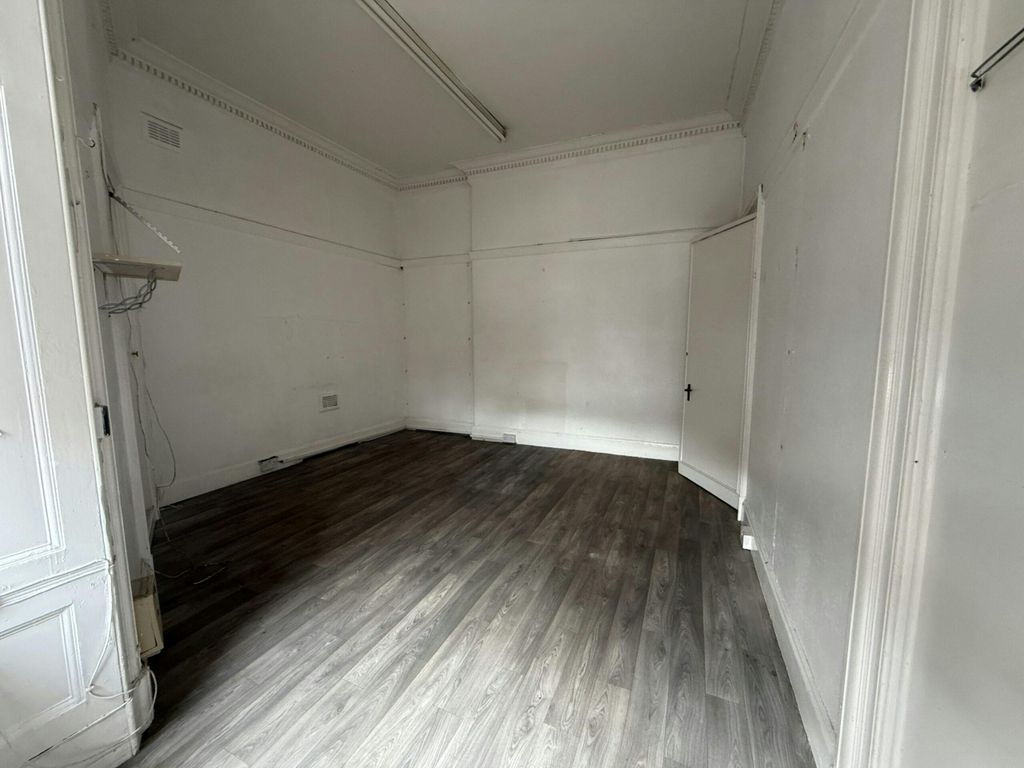 Property photo 3 of 8 Image 3