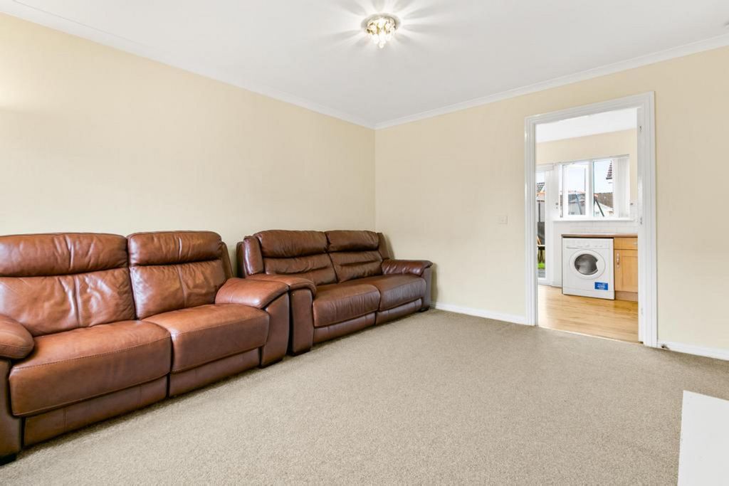 Property photo 3 of 27