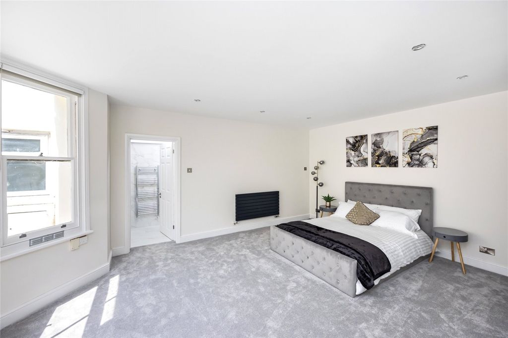 Property photo 3 of 15 Picture No. 02